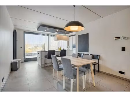 ruim triplexappartement met 3 slaapkamers