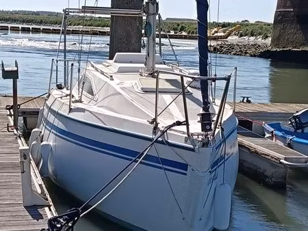 immeuble de rapport: voilier location nuit insolite a quai