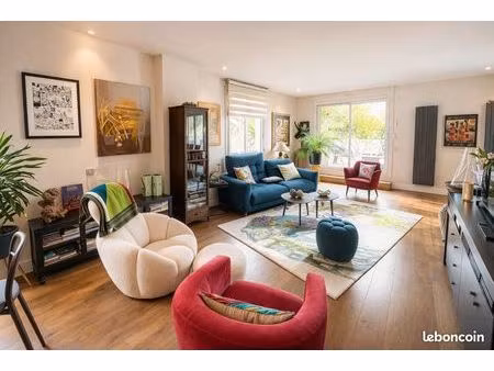 appartement 4 pièces de 90 m2 + terrasse de 44 m² proche rer e