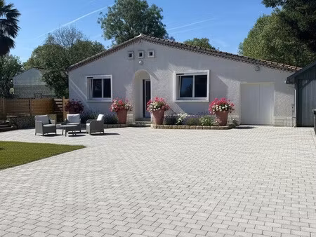 propriété – 93 m² – 3 chambres - gîte 100 m² – pisci