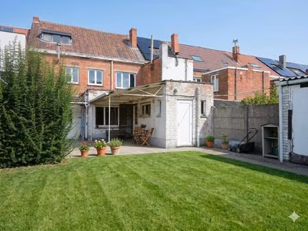 huis te koop met veel potentieel en tuin te wondelgem