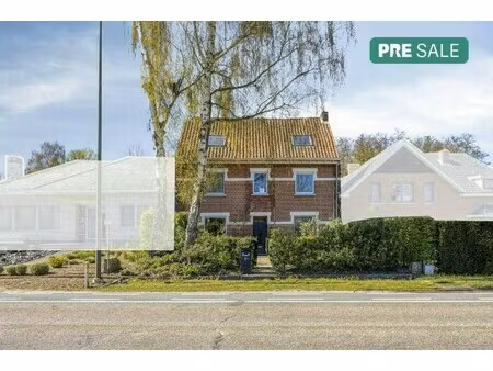 instapklare gezinswoning met 5 slaapkamers en ruime tuin