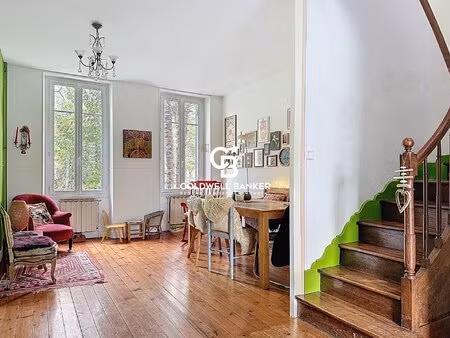 maison de ville et son logement secondaire