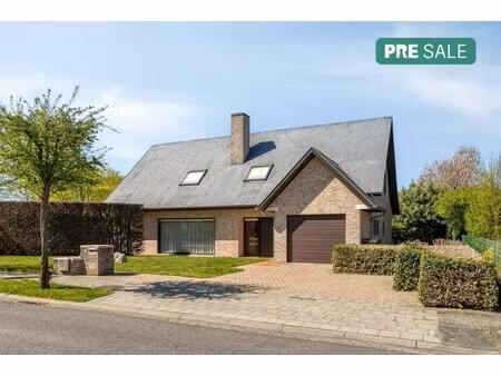 ruime villa op 1098m² te koop op hoog kortrijk