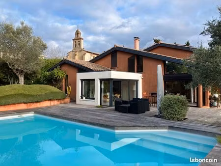 maison 7 pièces 225m2