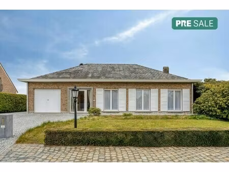 landelijke laagbouw villa te koop in reet op 2.500 m²