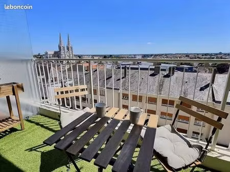 grand studio meublé 38 m² + balcon + box – vue exceptionnelle – cholet centre