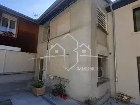 immeuble 14 pièces 450 m²