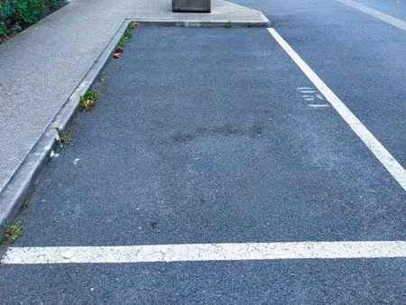 loue place de parking extérieure dans une résidence sécurisée et calme à le plessis-trévis