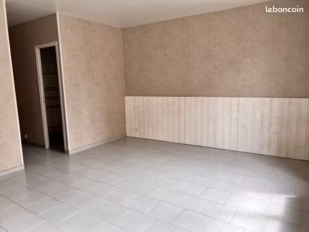 t2 centre ville de châteauneuf-en-thymerais