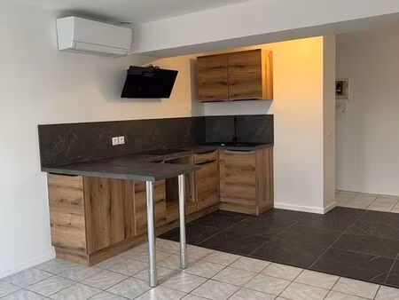 f1 de 53 m2 centre ville la côte st andré