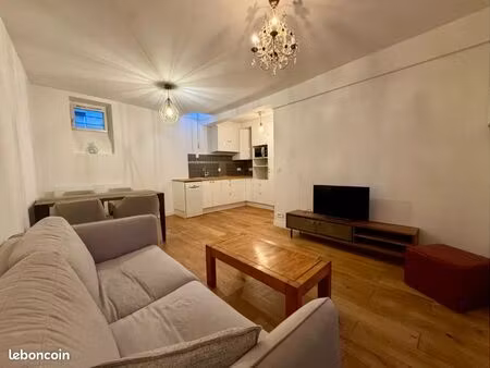 magnifique t2 totalement refait à neuf au cœur des batignolles