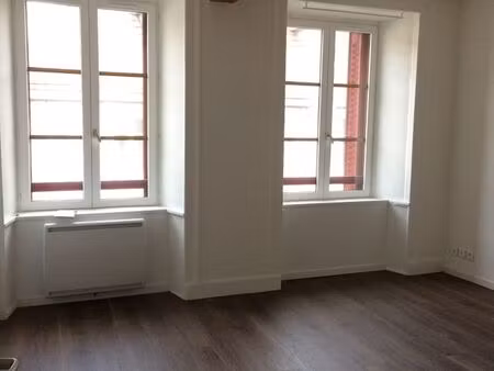 t2 rénové centre ville montbéliard proche gare sncf