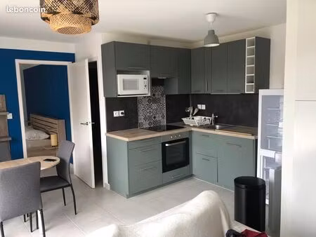 t2 meublé + parking + terrasse 20m2