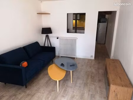maison meublée 2 chambres (sans jardin ni cour) située dans le centre