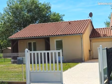 maison plain-pied avec 2 chambres  jardin et garage  à proximité de riberac