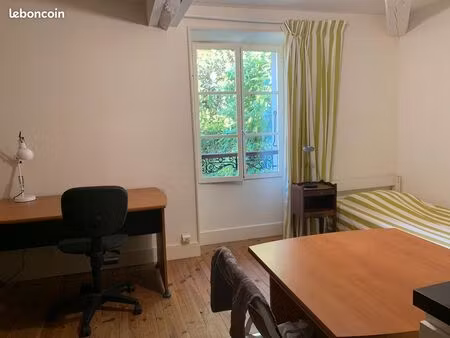 studio meublé  pour 1 personne  16 m² environ  chauffage et électricité compris