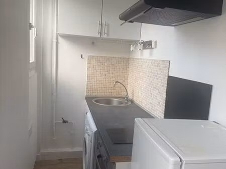 2 pièces meublé refait à neuf au pied du métro