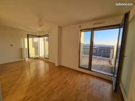 studio 1 pièce 31 m²