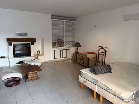 grand studio et terasse