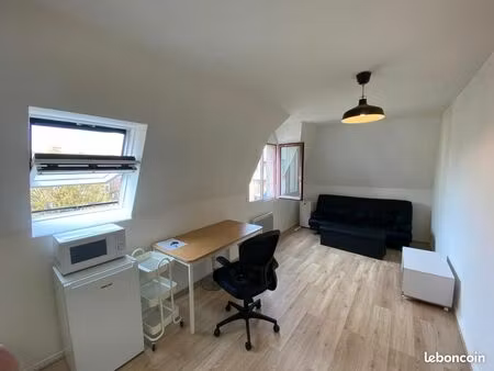 studio 20m² – rénové 2023 – parking sous-sol – spécial