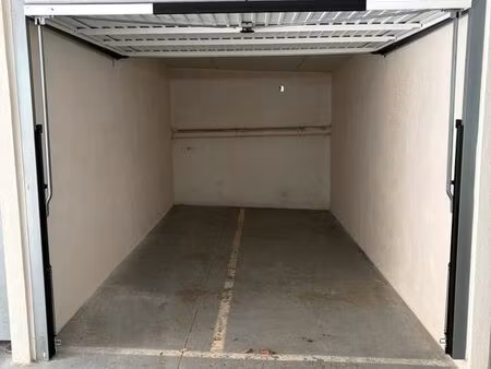 box fermé à louer (en intérieur)