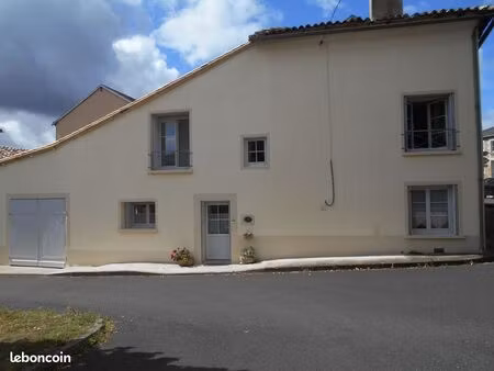location maison de ville a vivonne 86370