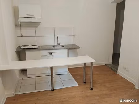 sens  f2  proche rue piétonne