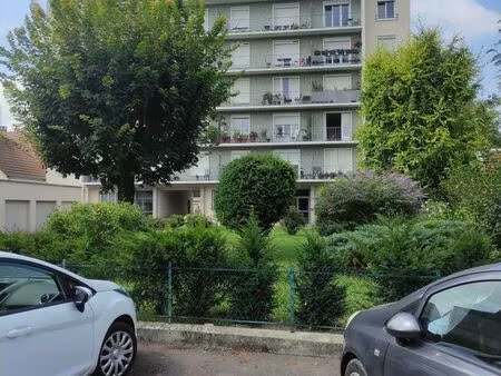 t3 dans résidence calme