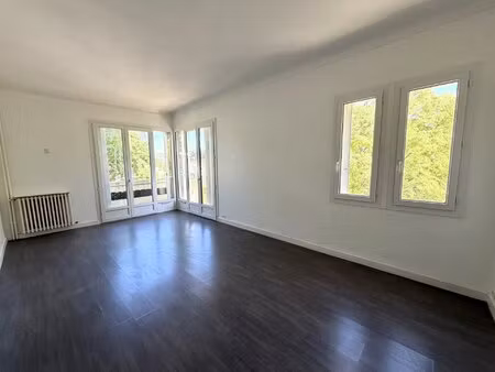 location appartement 2 pièces 47m² aix en provence 90ème