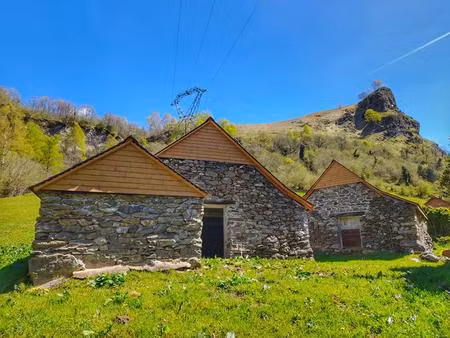 deux granges à rénover dans les montagnes ossaloises