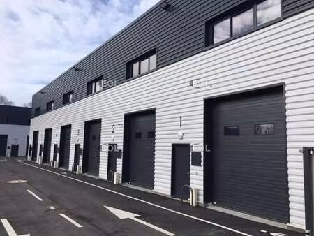 location local d'activités 120 m²