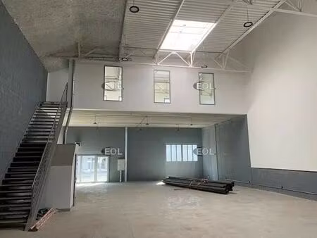location local d'activités 313 m²