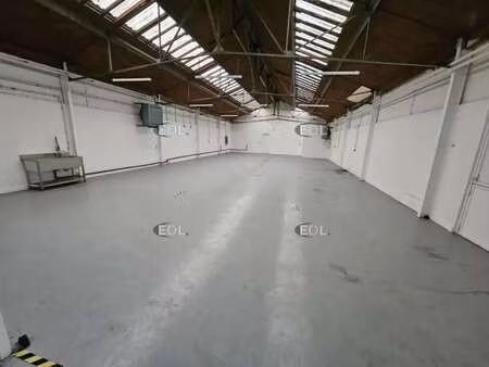 location local d'activités 300 m²
