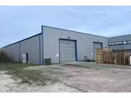 location local d’activités carbon blanc 33560 850m²