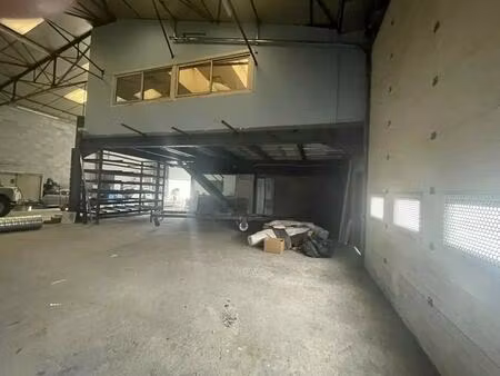 location local d'activités 293 m²