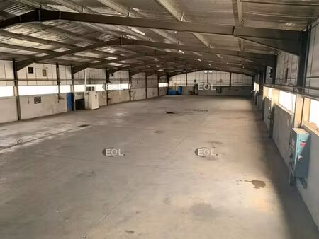 location local d'activités 1 540 m²