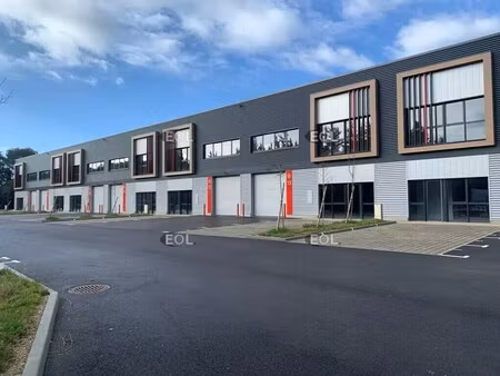 location local d'activités 305 m²