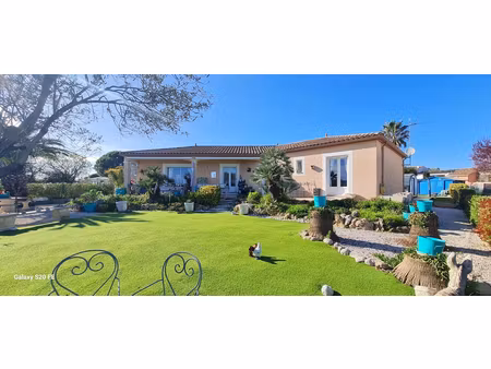 splendide villa de 140m² avec double garages/piscine/ vue dégagée sur 1161m² de terrain