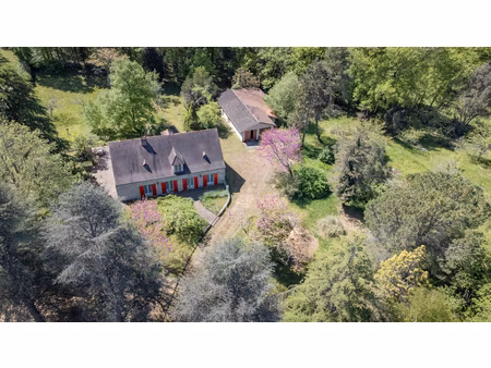 maison +/- 114 m2  plein pied  3chambres  garage  atelier  2.5ha terrain