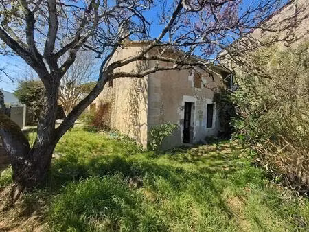 maison à rénover avec étage et grenier aménageable  centre bourg de saint-christoly-de-bla
