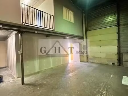 location entrepôt 156 m²