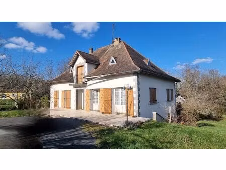 maison avec dependances et étang