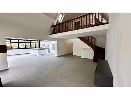 propriété d'exception 221 m² de luminosité sur presque 3 000 m² de terrain