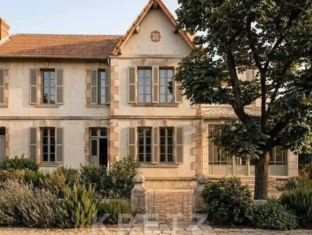 maison historique à rénover en plein coeur du village