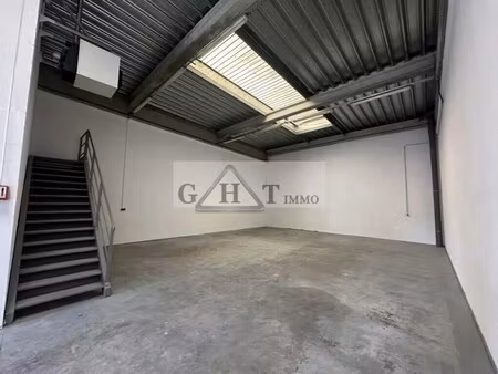 location entrepôt 236 m²