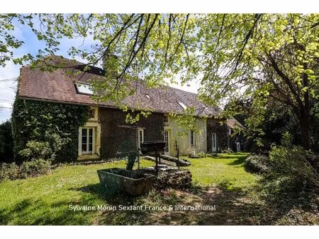 grande maison familliale de 5 chambres offrant de superbes volumes et une dépendance...