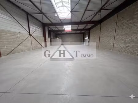 location entrepôt 688 m²