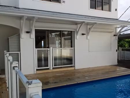 - bas-du-fort - villa de standing entierement renovee - piscine - idealement situee