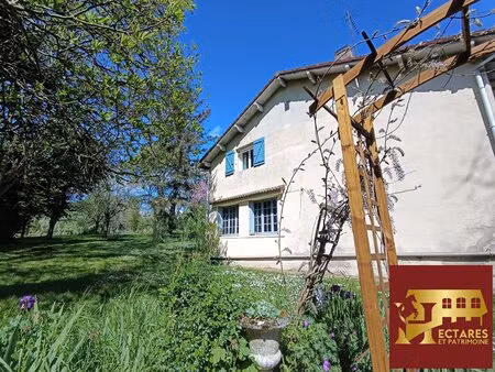 propriété équestre - maison avec 2 gîtes - 10 hectares - source